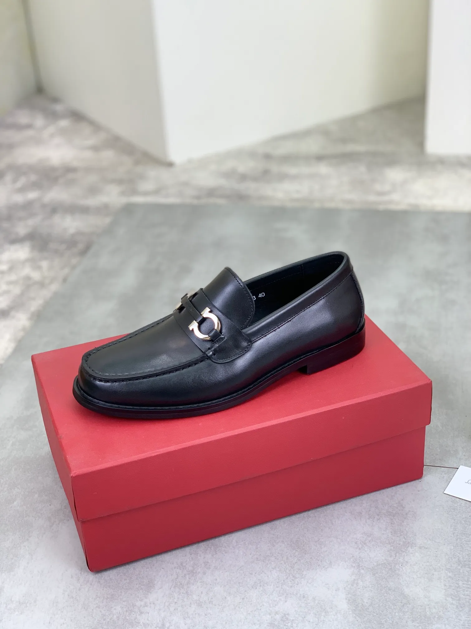 Men's Men's Shoes 💰P460💰[New Style] Water-dyed Niuli 🆘[Salvatore Ferragamo] Ferragamo's latest casual business leather shoes for men! Available at counters simultaneously! The fabric is made of specially imported original calfskin, the lining is made of imported water-dyed cowhide, and the original combination outsole is absolutely luxurious and leads the fashion trend. Matching code: 38-45; 3️⃣ colors available